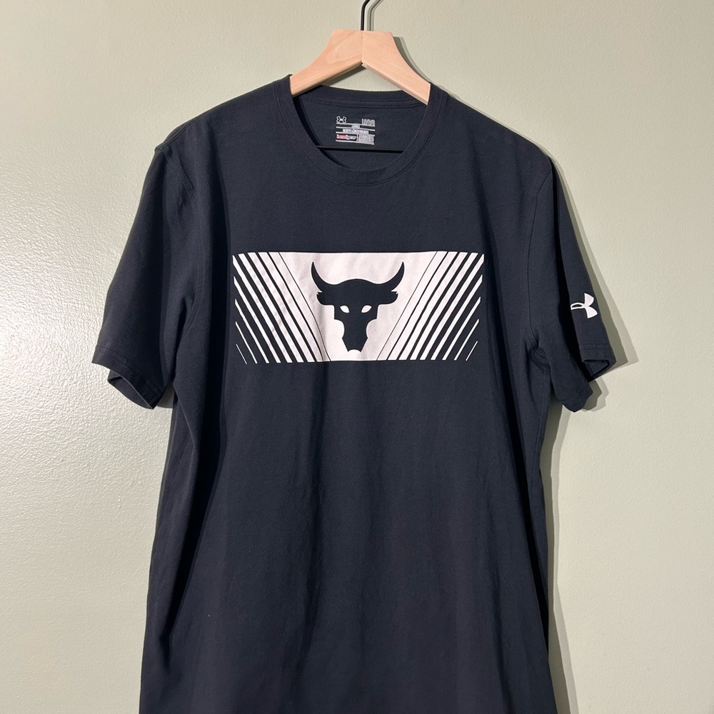 Under Armour Men's Black and White Bull The Rock Graphic Tee